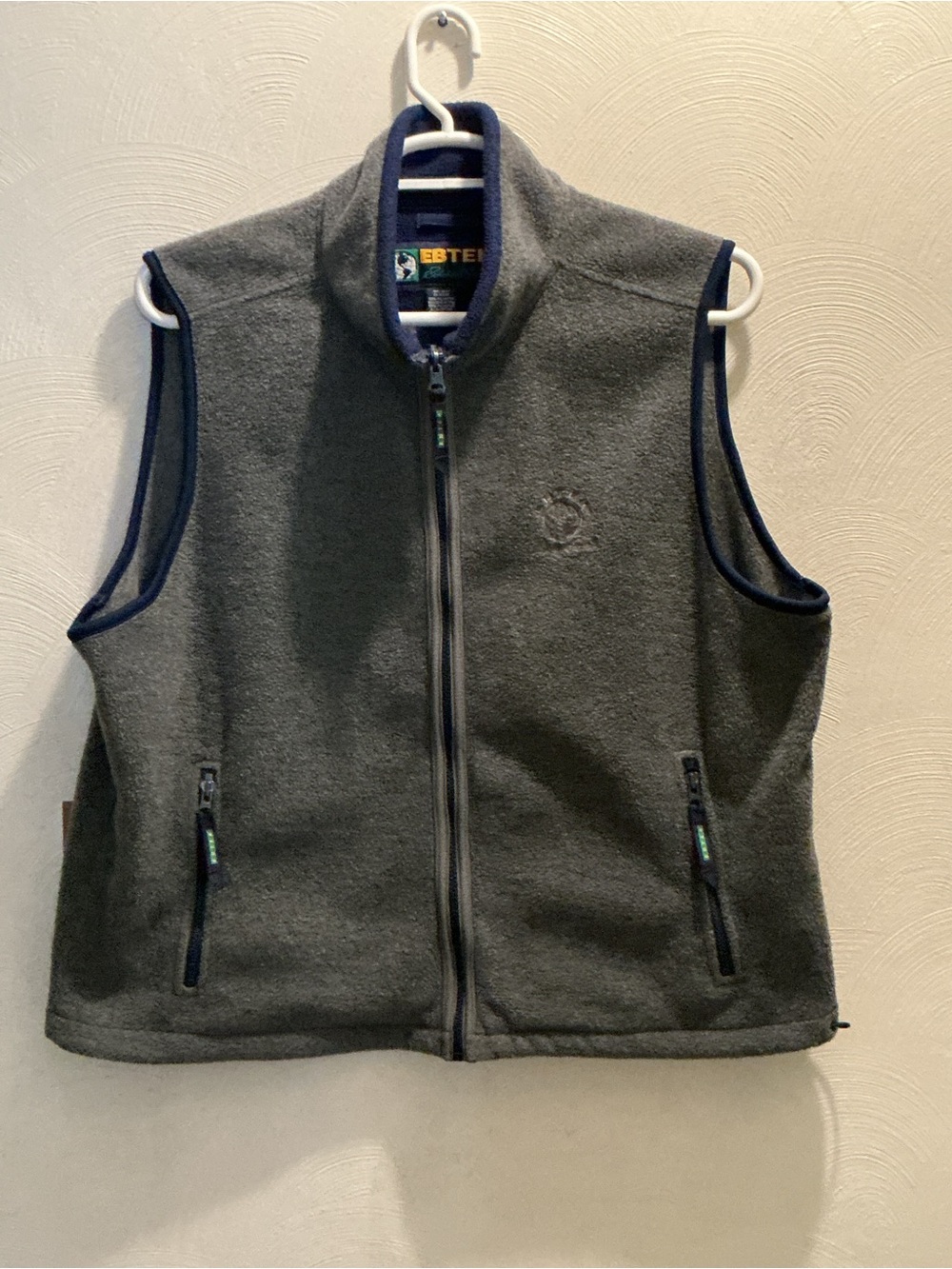 EBTEK Eddie Bauer Polartec Gray Fleece Vest w/Navy Trim. Size Large. Front Zip.